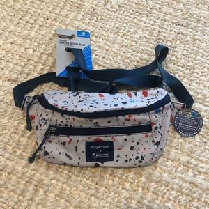 eagle creek STASH CROSS BODY BAG